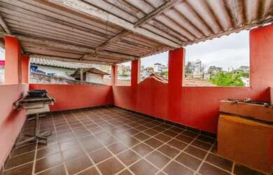 Imagem: A casa possui 3 Dormitórios, 2 Banheiros, 350m² de Área e