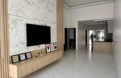 Imagem: A casa possui 3 Dormitórios, 2 Banheiros, 3 Vagas na garagem