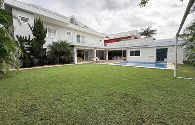 Imagem: A casa em condomínio possui 5 Dormitórios, 5 Banheiros, 5