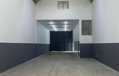 Imagem: O depósito possui 240m² de Área e está localizado em Vila