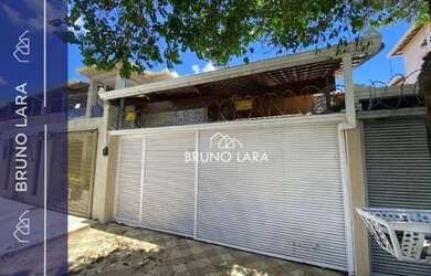 Imagem: A casa possui 2 Dormitórios, 1 Banheiro, 1 Vaga na garagem