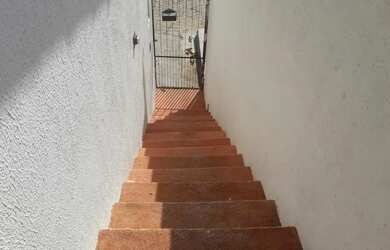 Imagem: A casa possui 3 Dormitórios e 1 Banheiro e está localizado