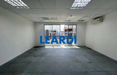 Imagem: O depósito possui 2 Vagas na garagem, 48m² de Área e está