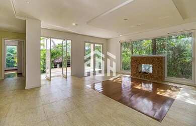 Imagem: A casa possui 4 Dormitórios, 5 Banheiros, 5 Vagas na garagem