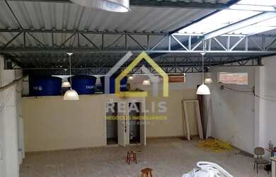 Imagem: O depósito possui 4 Vagas na garagem e 260m² de Área e está