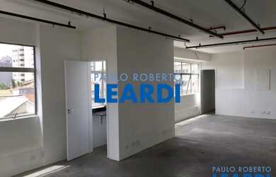 Imagem: O depósito possui 1 Vaga na garagem e 58m² de Área e está