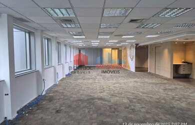 Imagem: O depósito possui 5 Vagas na garagem, 362m² de Área e está