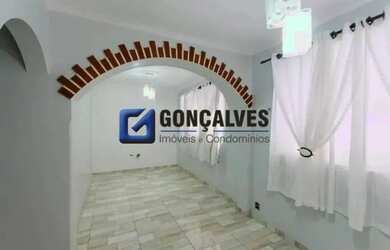 Imagem: A casa possui 2 Dormitórios, 2 Banheiros, 2 Vagas na garagem