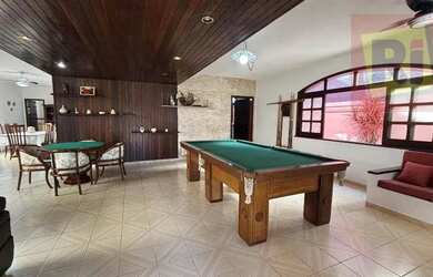 Imagem: A casa em condomínio possui 5 Dormitórios, 1 Banheiro, 4 Vagas