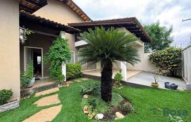 Imagem: A casa possui 4 Dormitórios, 5 Banheiros, 5 Vagas na garagem