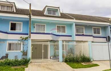 Imagem: A casa possui 3 Dormitórios, 3 Banheiros, 3 Vagas na garagem