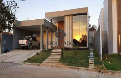 Imagem: A casa em condomínio possui 4 Dormitórios, 4 Banheiros, 4