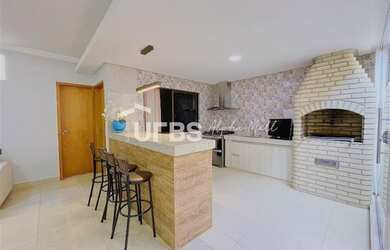 Imagem: A casa em condomínio possui 4 Dormitórios, 1 Banheiro, 230m²