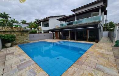 Imagem: A casa em condomínio possui 3 Dormitórios, 3 Banheiros, 300m²