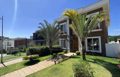 Imagem: A casa em condomínio possui 4 Dormitórios, 5 Banheiros, 5