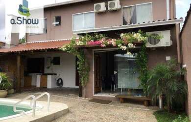 Imagem: A casa possui 5 Dormitórios, 3 Banheiros, 4 Vagas na garagem