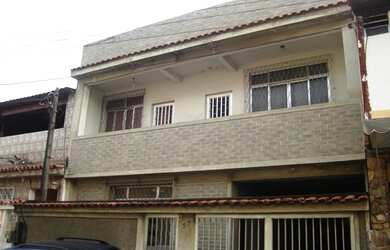 Imagem: A casa em condomínio possui 4 Dormitórios, 4 Banheiros, 2