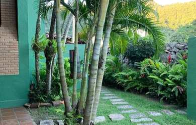 Imagem: A casa possui 5 Dormitórios, 3 Banheiros, 5 Vagas na garagem