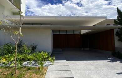 Imagem: A casa em condomínio possui 3 Dormitórios, 3 Banheiros, 2