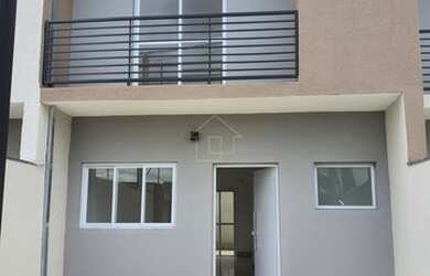 Imagem: A casa possui 3 Dormitórios, 2 Banheiros, 2 Vagas na garagem