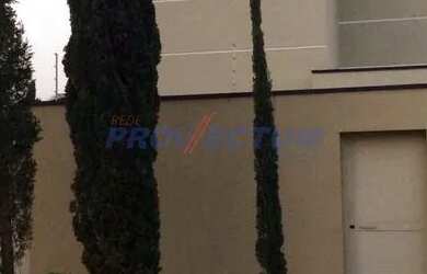 Imagem: A casa possui 3 Dormitórios, 3 Banheiros, 5 Vagas na garagem