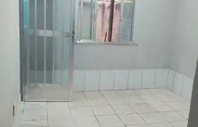 Imagem: A casa possui 1 Dormitório, 1 Banheiro, 1 Vaga na garagem e