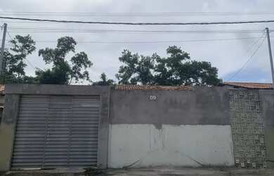 Imagem: A casa possui 2 Dormitórios, 1 Banheiro, 4 Vagas na garagem