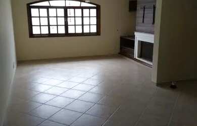 Imagem: A casa possui 3 Dormitórios, 4 Banheiros, 3 Vagas na garagem