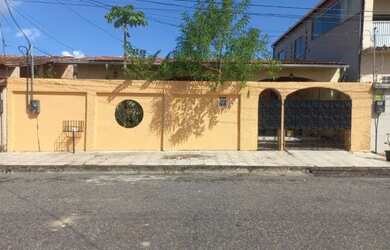 Imagem: A casa em condomínio possui 4 Dormitórios, 4 Banheiros, 2