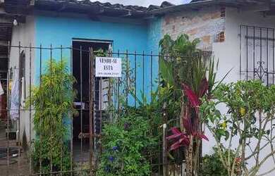 Imagem: A casa possui 3 Dormitórios e 2 Banheiros e está localizado