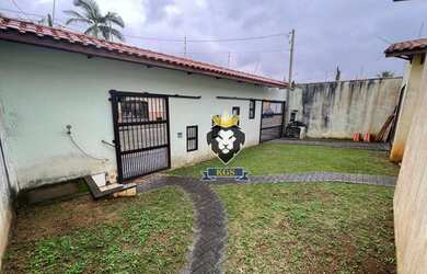 Imagem: A casa possui 2 Dormitórios, 1 Banheiro, 4 Vagas na garagem