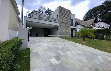 Imagem: A casa em condomínio possui 4 Dormitórios, 5 Banheiros, 4