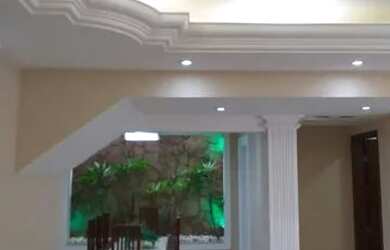 Imagem: A casa em condomínio para alugar possui 5 Dormitórios, 5 Banheiros