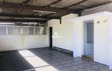 Imagem: A casa possui 2 Dormitórios, 1 Banheiro, 2 Vagas na garagem