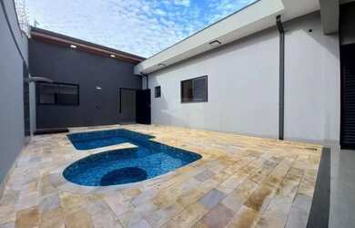 Imagem: A casa possui 2 Dormitórios, 1 Banheiro, 3 Vagas na garagem