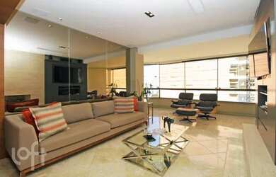 Imagem: O apartamento possui 3 Dormitórios, 1 Banheiro, 2 Vagas na