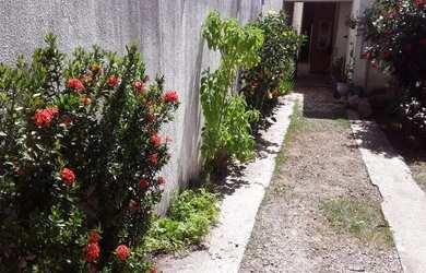 Imagem: A casa possui 3 Dormitórios, 2 Banheiros, 2 Vagas na garagem