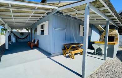 Imagem: A casa possui 2 Dormitórios, 2 Vagas na garagem e está localizado