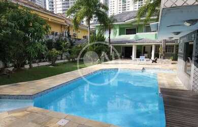 Imagem: A casa em condomínio possui 4 Dormitórios, 3 Banheiros, 4