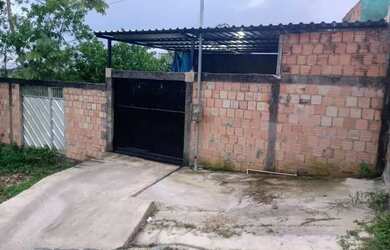 Imagem: A casa possui 3 Dormitórios, 2 Banheiros, 3 Vagas na garagem