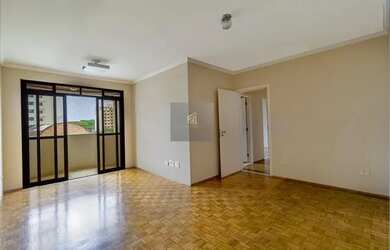 Imagem: O apartamento possui 3 Dormitórios, 1 Banheiro, 1 Vaga na garagem