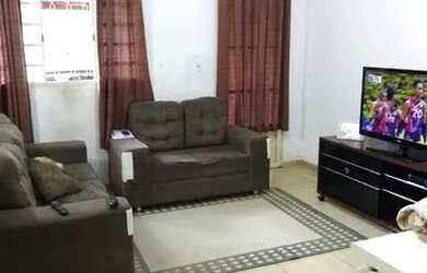 Imagem: A casa possui 3 Dormitórios, 1 Banheiro, 3 Vagas na garagem