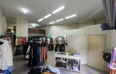 Imagem: O depósito possui 1 Vaga na garagem e 196m² de Área e está