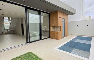 Imagem: A casa em condomínio possui 4 Dormitórios, 4 Banheiros, 2