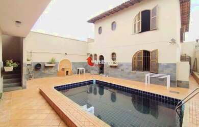 Imagem: A casa possui 5 Dormitórios, 5 Banheiros, 2 Vagas na garagem