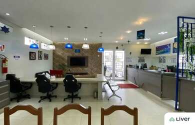 Imagem: O depósito possui 5 Vagas na garagem, 387m² de Área e está