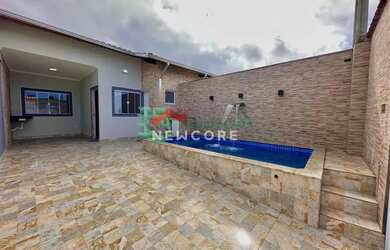 Imagem: A casa possui 2 Dormitórios, 1 Banheiro, 2 Vagas na garagem