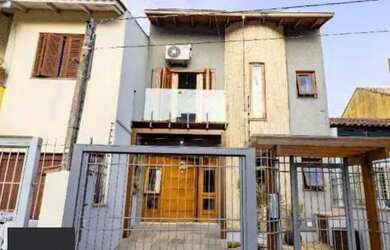 Imagem: A casa possui 3 Dormitórios, 3 Banheiros, 1 Vaga na garagem