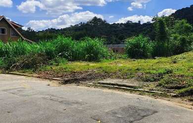 Imagem: O terreno possui 1430m² de Área e está localizado em Arujázinho