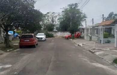 Imagem 14: Casa em Porto Alegre, no bairro Hípica, com 2 dormitório s , e 2 banheiros,...